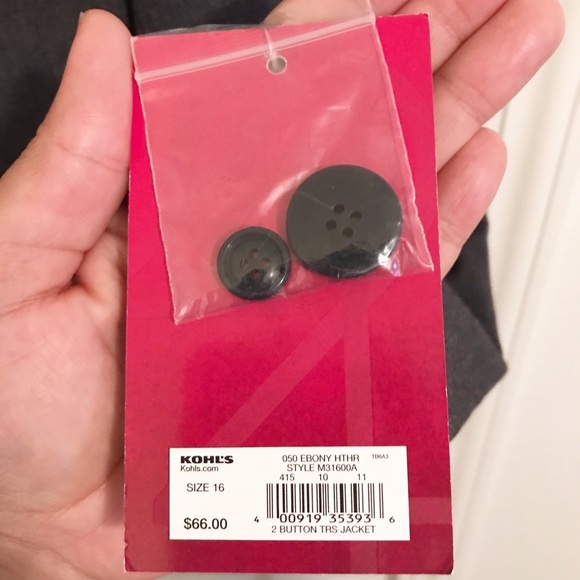 Women’s Short Blazer - Picture 3 of 3